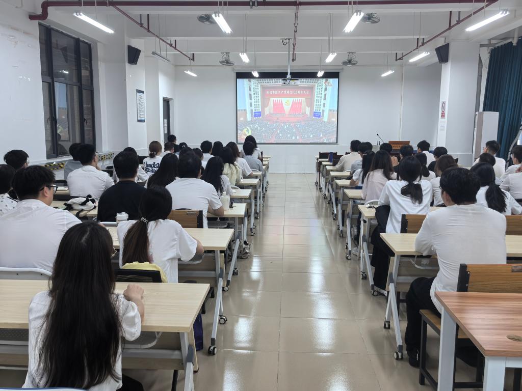智能制造工程学院师生踊跃收听收看庆祝中国共产...